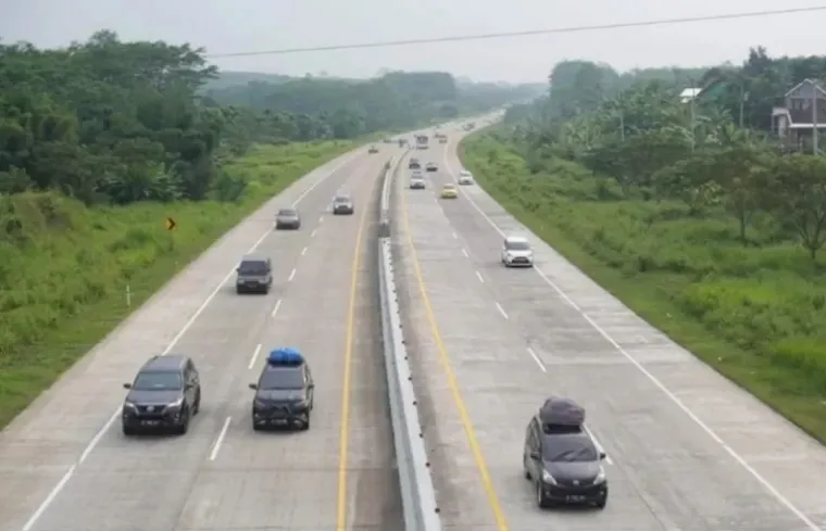 Ilustrasi jalan Tol Padang-Sicincin yang bakal digunakan masyarakat Sumbar saat mudik Lebaran 2025 ini. IST