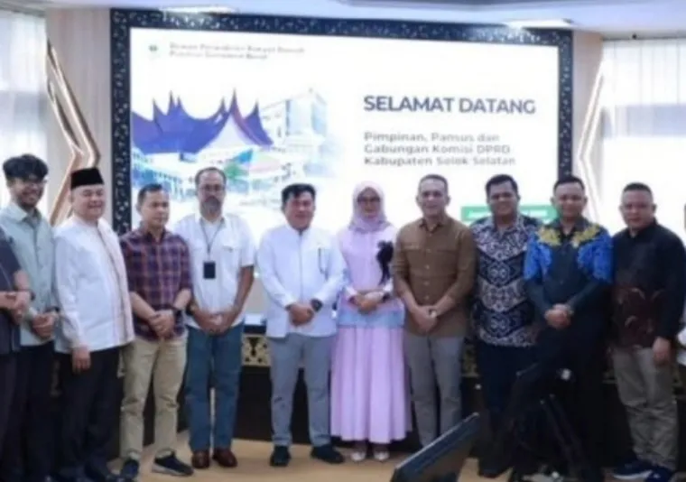 Plt Sekretaris DPRD Sumbar, Maifrizon, M.Si, menerima kunjungan kerja Pimpinan, Panitia Khusus (Pansus), dan Gabungan Komisi DPRD Kabupaten Solok Selatan, Jumat (14/3/2025). IST