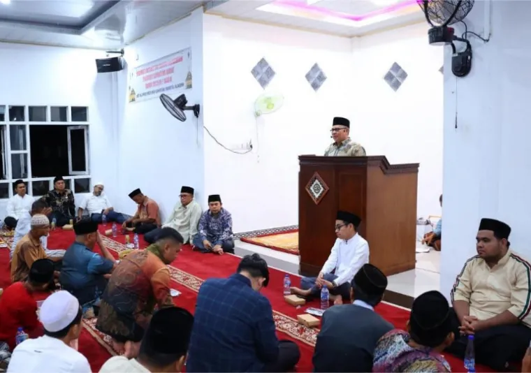 Ketua DPRD Sumbar, Muhidi awali agenda Safari Ramadan 1446 Hijriah dengan mengunjungi Masjid Al-Ikhlas di Kelurahan Batipuh Panjang, Kecamatan Koto Tangah, Senin (3/3/2025). IST