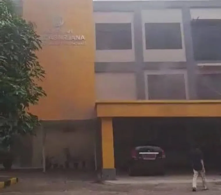 Salah satu ruangan di gedung Pascasarjana UNP alami kebakaran pada Kamis sore (20/3/2025). IST