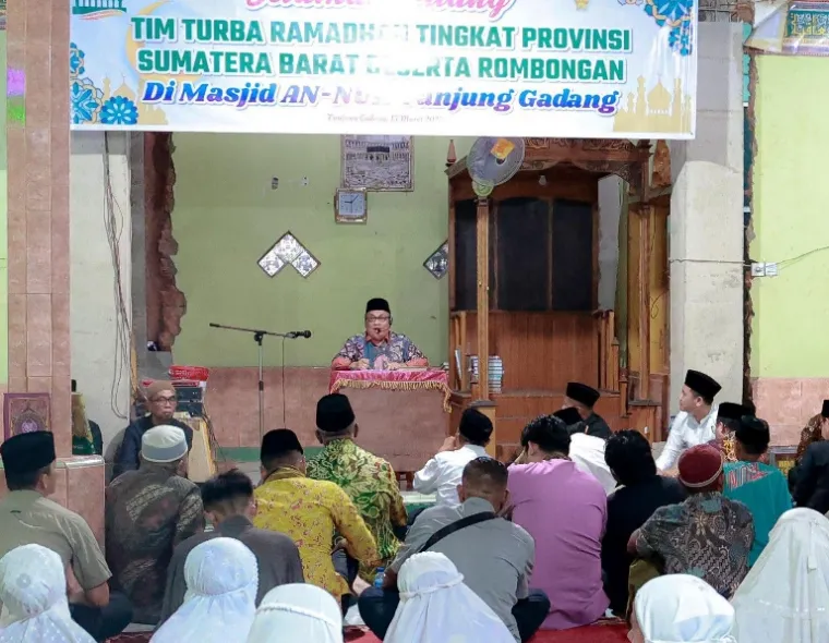 Ketua DPRD Sumbar Muhidi laksanakan Safari Ramadan di ke Masjid An-Nur, Jorong Koto Ranah, Nagari Tanjung Gadang, Kabupaten Sijunjung, Sabtu malam (15/3/2025). IST