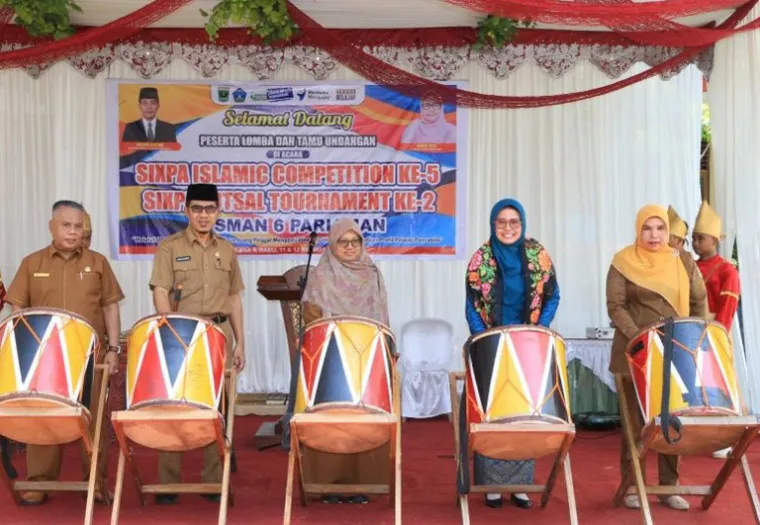 Plt Kepala Dinas Dikpora Kota Pariaman, Riky Falantino membuka kegiatan lomba yang diadakan SMAN 6 Pariaman, Selasa (11/2/2025). IST