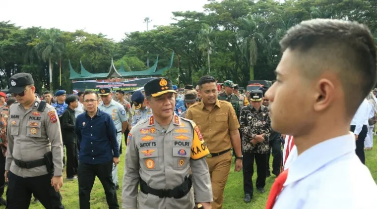 Kapolda Sumbar Irjen Pol Gatot Tri Suryanta pimpin apel pasukan persiapan operasi Ketupat Singgalang 2025 di Padang, Kamis pagi (20/3/2025). IST