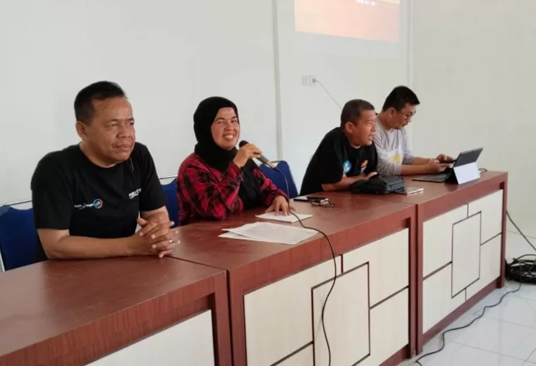 Plt Kepala Dinas Dikpora Pariaman, Hertati Taher saat sosialisasikan progul Wali Kota dan Wakil Wali Kota Pariaman di lingkungan Dikpora Kota Pariaman, Rabu (26/02/2025). IST