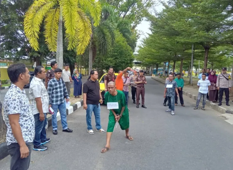 Rekonstruksi kasus pembunuhan di depan kampus UNP oleh Polsek Padang Utara, Rabu (5/3/2025). IST