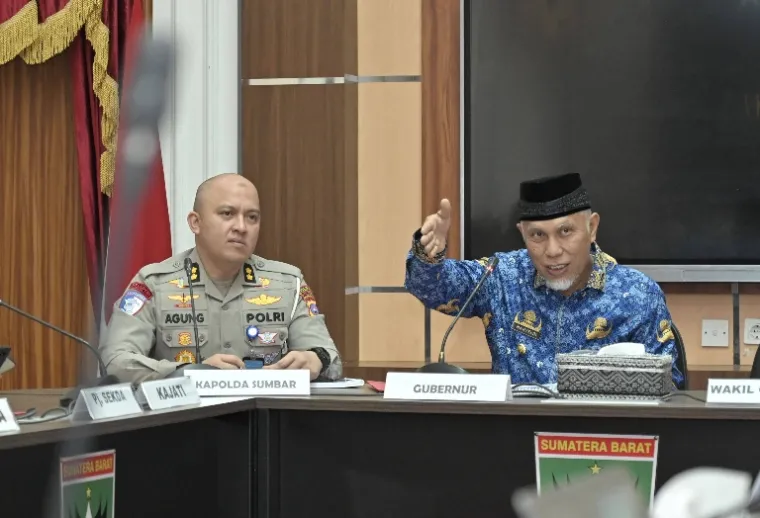 Gubernur Sumbar Mahyeldi pimpin rapat persiapan sambut lebaran tahun ini, di Padang, Senin (17/3/2025). IST