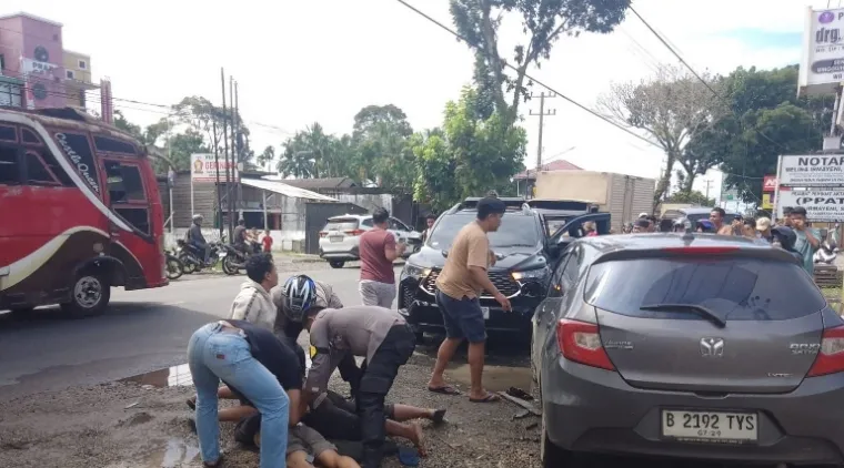 Tim gabungan dari Polda Sumbar dan Polres Pasbar meringkus dua kurir ganja di Batang Toman, Pasbar, Kamis (13/3/2025). IST