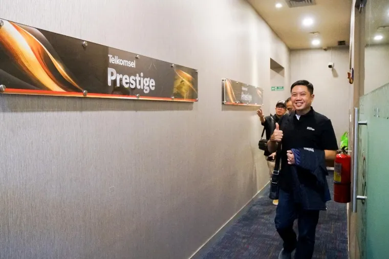 Telkomsel berkolaborasi dengan BlueSky untuk menghadirkan Prestige SkyEase di Bandara Sultan Syarif Kasim II, Pekanbaru (PKU). IST
