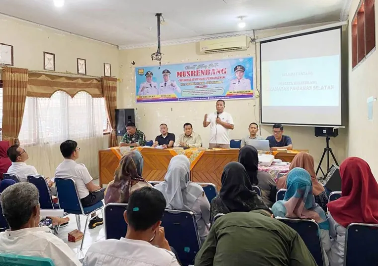 Wakil Wali Kota Pariaman Mulyadi berikan masukan saat menghadiri pelaksanaan Musrenbang Kecamatan Pariaman Selatan, Rabu (26/2/2025). IST