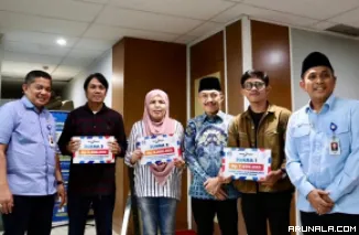 Bank Nagari Serahkan Santunan Anak Yatim dan Hadiah Juara Lomba Karya Jurnalistik