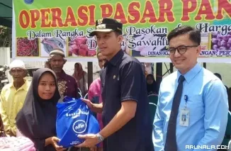 Bantu Masyarakat Jelang Lebaran, Pemko Sawahluntu Gelar Pasar Pangan