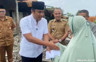 Pasca Kebakaran, Keluarga Sarima Dapat Bantuan dari Wagub Sumbar