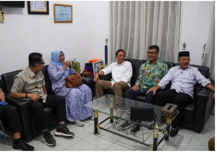 Pimpinan dan anggota Komisi I DPRD Sumbar saat kunjungi Diskominfo Kota Padangpanjang guna melihat dari dekat implementasi SPBE di kota itu, Selasa (18/3/2025). IST