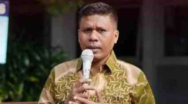 Komisioner KPU Sumbar Jons Manedi. IST