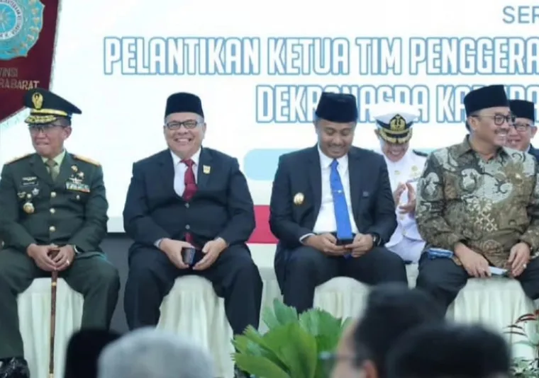 Ketua DPRD Sumbar, Muhidi hadiri pelantikan Bupati dan Wakil Bupati Pasbar terpilih, Yulianto dan H. M. Ihpan, di Auditorium Gubernuran, Selasa (25/3/2025). IST