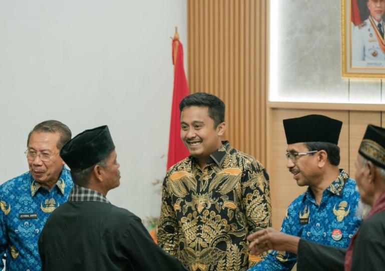 Wakil Gubenur Sumbar, Vasko Ruseimy bersama beberapa kepala dinas dilingkup Pemprov Sumbar beberapa waktu lalu. IST