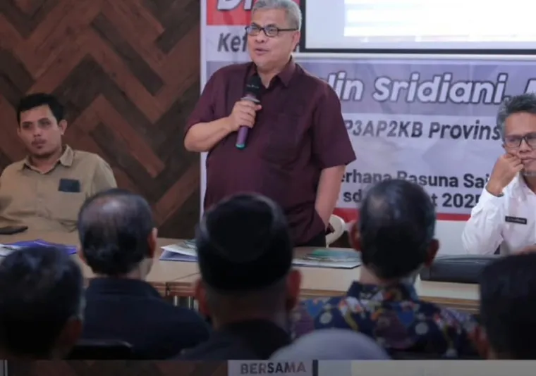 Ketua DPRD Sumbar, Muhidi ketika sosialisasikan Perda Ketahanan Keluarga pada masyarakat Lubuk Buaya, Andalas, Sawahan Timur dan Pemancungan, di Padang, Rabu (26/3/2025). IST
