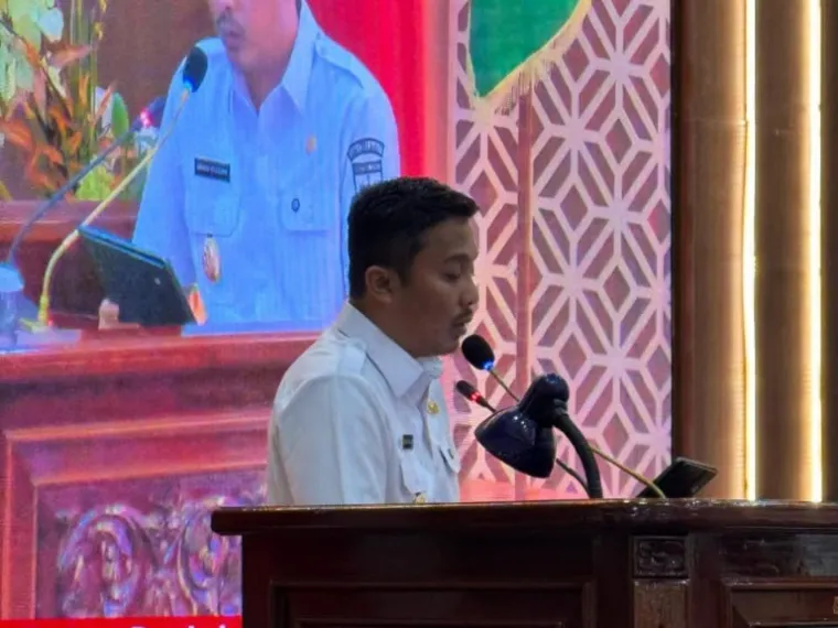 Wakil Gubernur Sumbar Vasko Ruseimy sampaikan nota pengantar rancangan awal RPJMD Sumbar 2025--2029 di paripurna DPRD Sumbar, Rabu (9/4/2025). IST