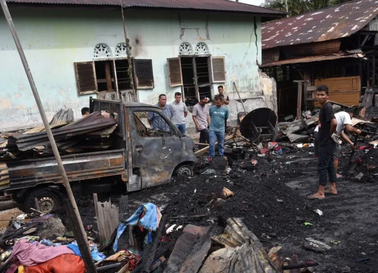 Wali Kota Yota Balad tinjau langsung rumah milik Asril di Desa Simpang, Kecamatan Pariaman Selatan yang ludes terbakar Minggu siang (30/3/2025). IST