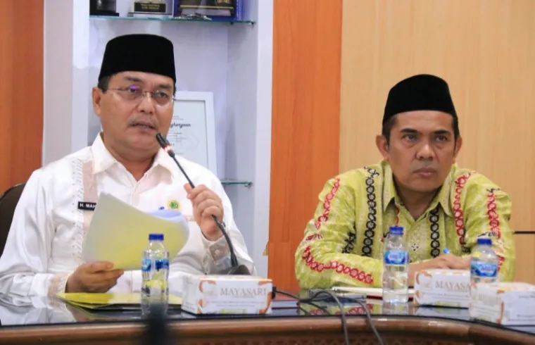 Kepala Kanwil Kemenag Sumbar, Mahyudin berikan keterangan menyangkut penyelenggaraan haji 2025 untuk Embarkasi Padang, Rabu (23/4/2025). IST