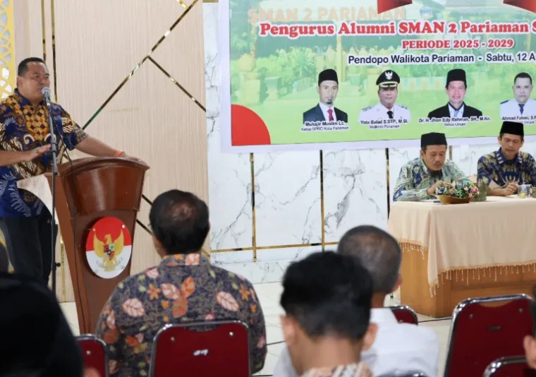 Wako Yota Balad berikan sambutan pada prosesi pelantikan kepengurusan baru alumni SMA Negeri 2 Pariaman periode 2025 -- 2029 Sabtu (12/4/2025). IST