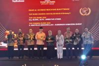 Gubernur Mahyeldi Terima Penghargaan Top Pembina BUMD Award 2025