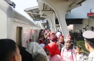 Penumpang KA di Sumbar Melonjak di Hari Kedua Lebaran