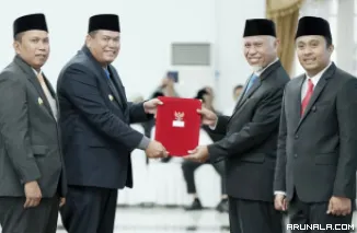 Yota Balad dan Mulyadi Resmi Terima SK Wako-Wawako Pariaman Definitif