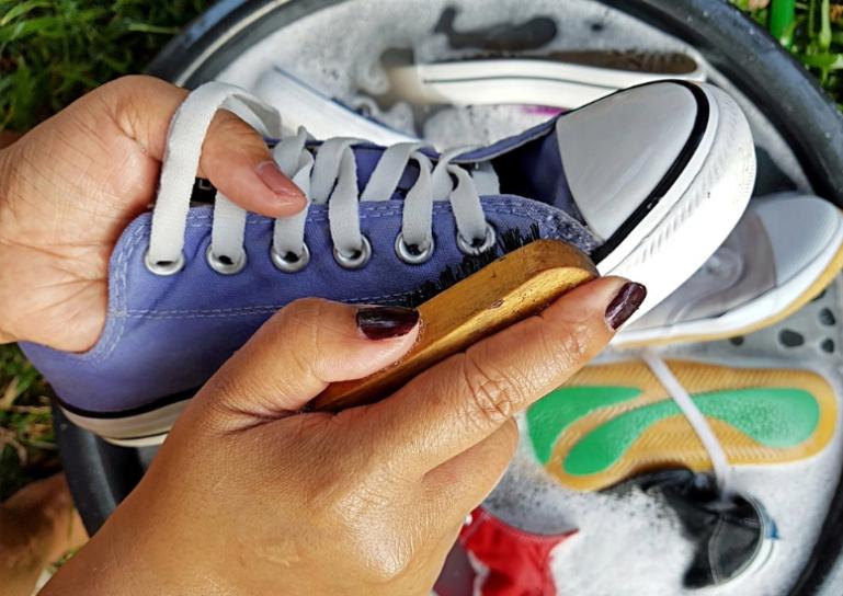 Jasa Cuci Sepatu (Sneaker Laundry) salah satu peluang usaha yang mulai banyak digandrungi masyarakat di beberapa tempat saat  ini. IST