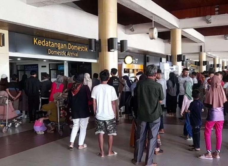 Aktivitas penumpang di pintu kedatangan Bandara Internasional Minangkabau (BIM) di Kabupaten Padang Pariaman (dok : dodik setyo )