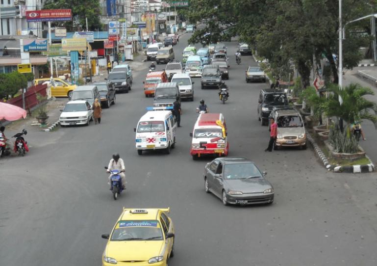 Kondisi Jalan Pemuda, Kota Padang, yang dikini menggunakan jalur satu arah. IST