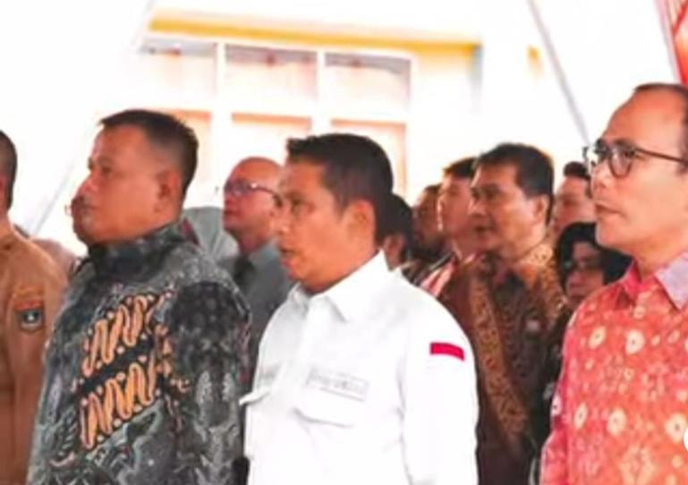 Wakil Ketua DPRD Sumbar, Evi Yandri Rajo Budiman saat peresmian sarana dan prasarana bantuan Dana Alokasi Khusus tahun 2024 serta pelaksanaan program unggulan SMK Negeri Padang, Rabu (30/4/2025). IST
