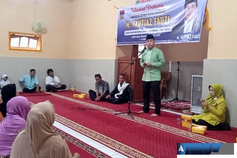 Anggota DPRD Kota Padang, M Fautiaz Fauzi lakukan reses dapil di Musala Tauhid, Kelurahan Koto Pulai, Koto Tangah, RT 01/RW 04, Senin (5/5/2025). (dok : arunala.com)