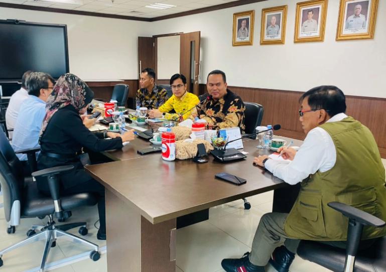 Wali Kota Pariaman, Yota Balad dan rombongan ketika menemui Sestama BNPB Rustian di ruang kerjanya, Jakarta, Rabu (14/5/2025). IST