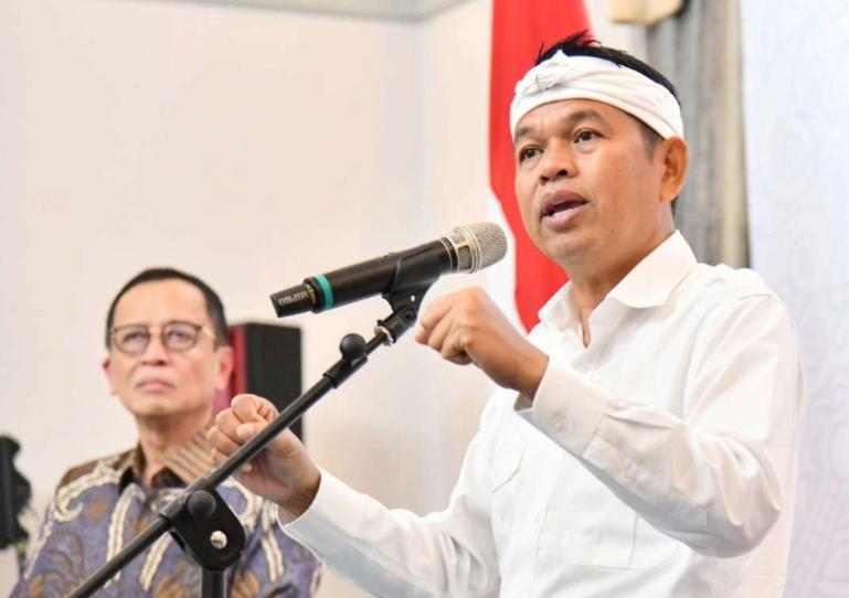 Gubernur Jawa Baratm Dedi Mulyadi mendapat tingkat kepuasan publik tertinggi dalam kepemimpinannya versi survei Indikator Politik Indonesia terbaru. (dok : pemprov jabar)