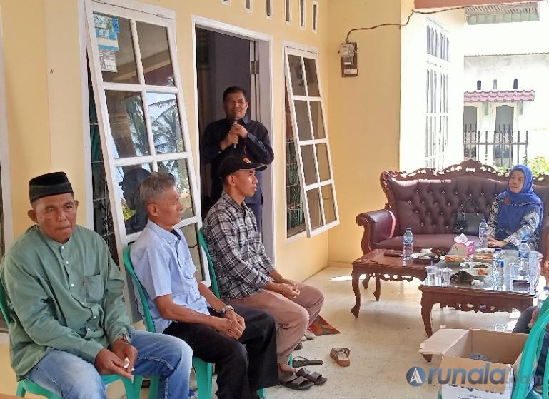 Anggota DPRD Kota Padang, Miswar Jambak, tatap muka dengan konstituennya saat lakukan reses dapil di Kelurahan Koto Lalang, Sabtu (3/5/2025). (dok : arunala.com)