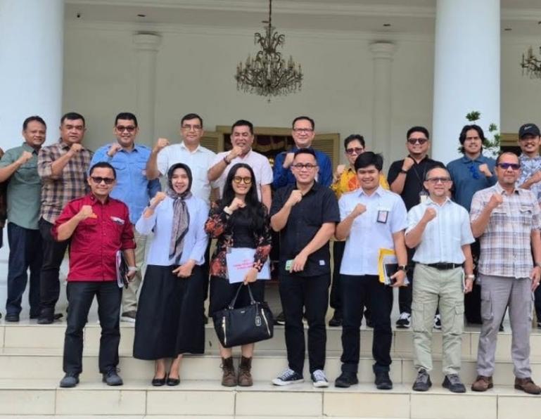 Kepala Dinas BMCKTR Sumbar, Erasukma Munaf usai memimpin rapat persiapan penyambutan Menteri PU ke Sumbar di Gubernuran, Kamis (1/5/2025). IST