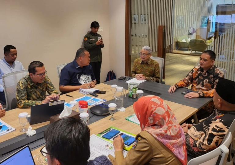 Wali Kota Pariaman, Yota Balad dan rombongan audensi dengan Sekjen Kemenkes Kunta Wibawa Dasa Nugraha dan Anggota DPR RI Ade Rizki Pratama, di ruang kerjanya, Jakarta, Senin (5/5/2025). IST