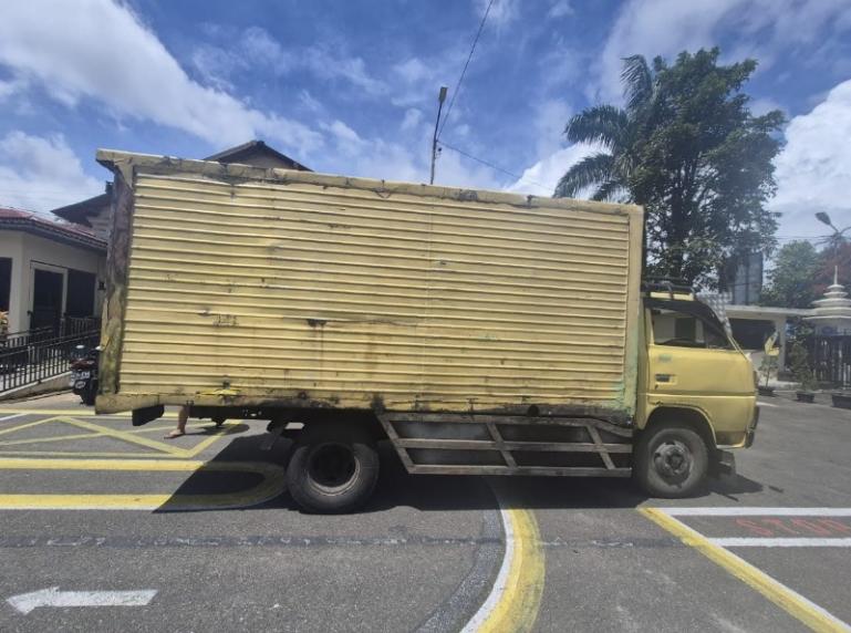Truk yang ditahan Ditreskrimsus Polda Sumbar karena kedapatan membawa Solar subsidi, Kamis (5/6/2025) kemarin. IST