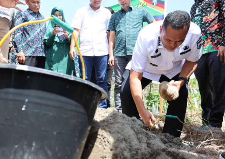 Proses peletakan batu pertama pembangunan Wisma Insan Cita ini dilakukan langsung Wali Kota Pariaman Yota Balad, Rabu (11/6/2025). IST
