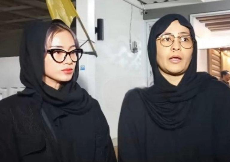 Mita The Virgin berikan keterangan atas meninggal ibundanya. IST