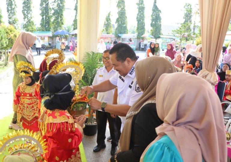 Wali Kota Yota Balad hadiri pembukaan pentas seni PAUD se Kecamatan Pariaman Timur yang diadakan di halaman Kantor Camat setempat, Rabu (4/6/2025). IST
