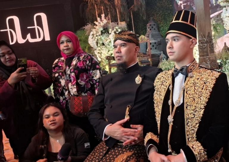 Ahmad Dhani menghadiri acara Ngunduh Mantu Al Ghazali di Jakarta, Kamis (19/6/2025). IST