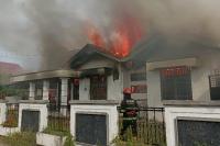 Damkar Imbau Warga Beri Ruang Petugas dalam Padamkan Api