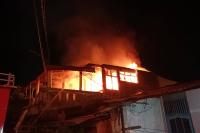 Dua Rumah di Kompleks Cendana Mata Air Terbakar Saat Subuh