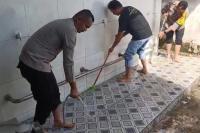 Gelar Bakti Religi, Polsek Lubeg Bersihkan  Masjid Raya Banuaran Nan XX