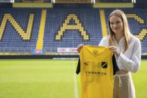 Isa Guusje Warps, Pesepakbola Naturalisasi Memiliki Kakek asal Padang