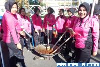Masuk Rekor MURI, 1.000 Anggota Bhayangkari Polda Sumbar Masak Rendang 1 Ton
