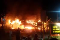 Tengah Malam, Dua Rumah di Komplek Mega Permai 1 Terbakar