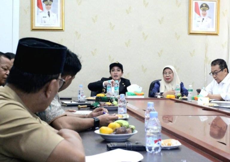 Bupati Dharmasraya, Annisa Suci Ramadhani memimpin rapat koordinasi lintas sektoral mengatasi berbagai persoalan ketertiban di kabupaten itu, belum lama ini. IST